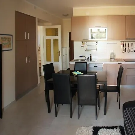 In With Terrace, Air Conditioning, Wi-fi, Washing Machine * ツリクヴェニツァ