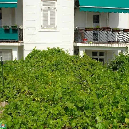 In With Terrace, Air Conditioning, Wi-fi, Washing Machine Apartman